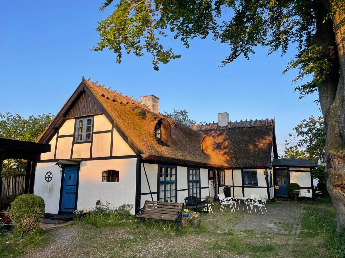 Vaerelser I Historisk Hus Med Sjael Og Atmosfaere Helsinge Eksteriør bilde
